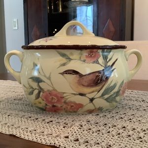 Celebrity homes Stoneware collection Covered casserole by Susan Winget